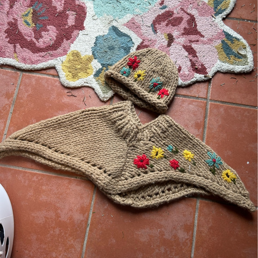 Handmade Knit Scarf and Hat Set with Floral Embroidery flowers - Picture 8 of 14